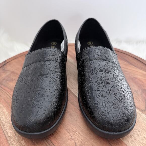 US Sports Comfort Shoes Womens Size 9 Black Embossed Slip On Loafers - Picture 2 of 9
